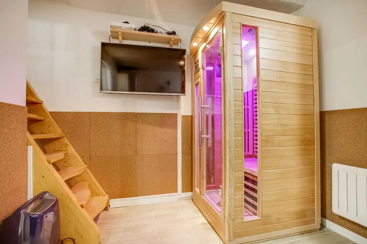 Tiny Duplex With Sauna In The 11 *